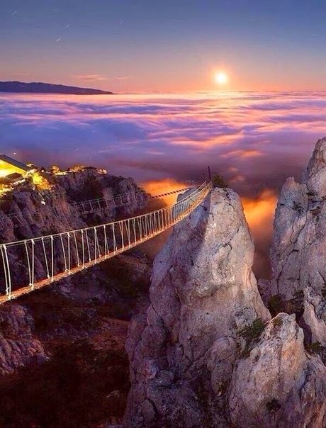 Мост у горы Ай-Петри, Крым.jpg