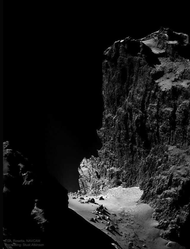 Скала на комете Чурюмова — Герасименко.jpg