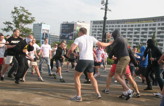 1339519266_b_stali-izvestny-podrobnosti-o-besporjadkakh-na-marshe-rossijskikh-fanatov-v-varshave.jpg