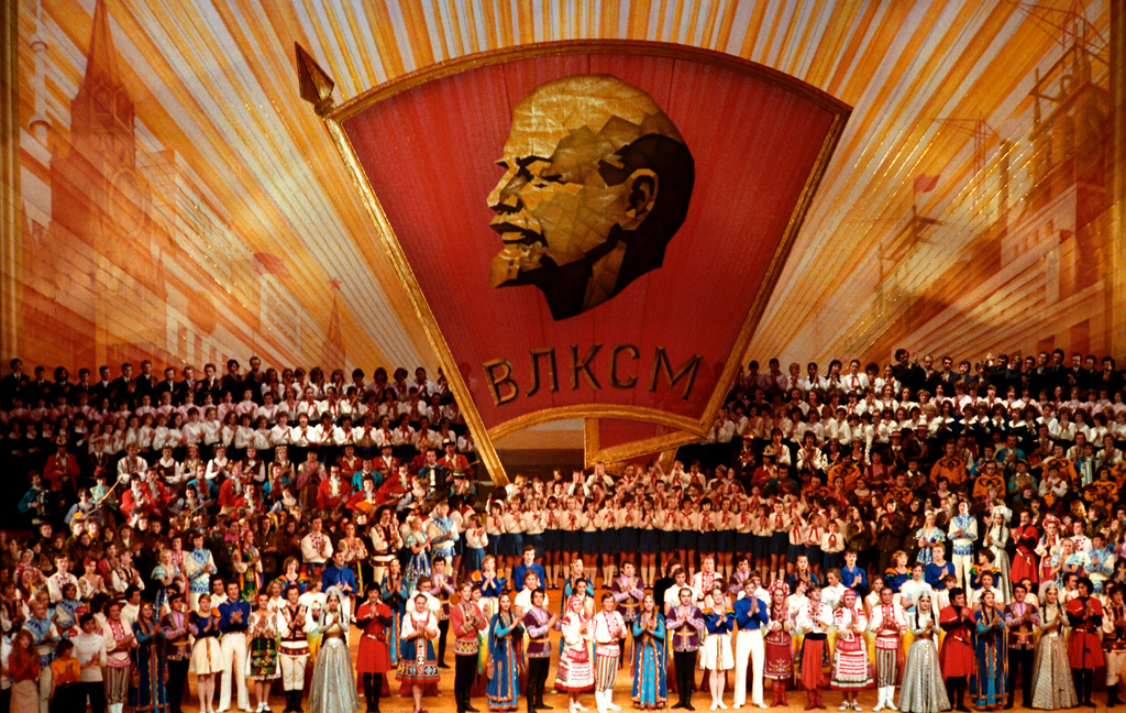 RIAN_archive_142011_A_masters-of-art_concert_on_the_VLKSM_60th_anniversary.jpg