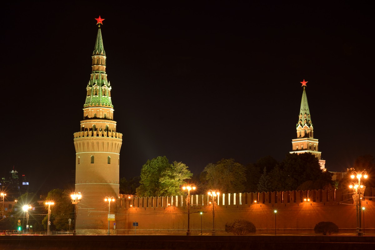 Водовзводная (Свиблова) и Боровицкая башни.