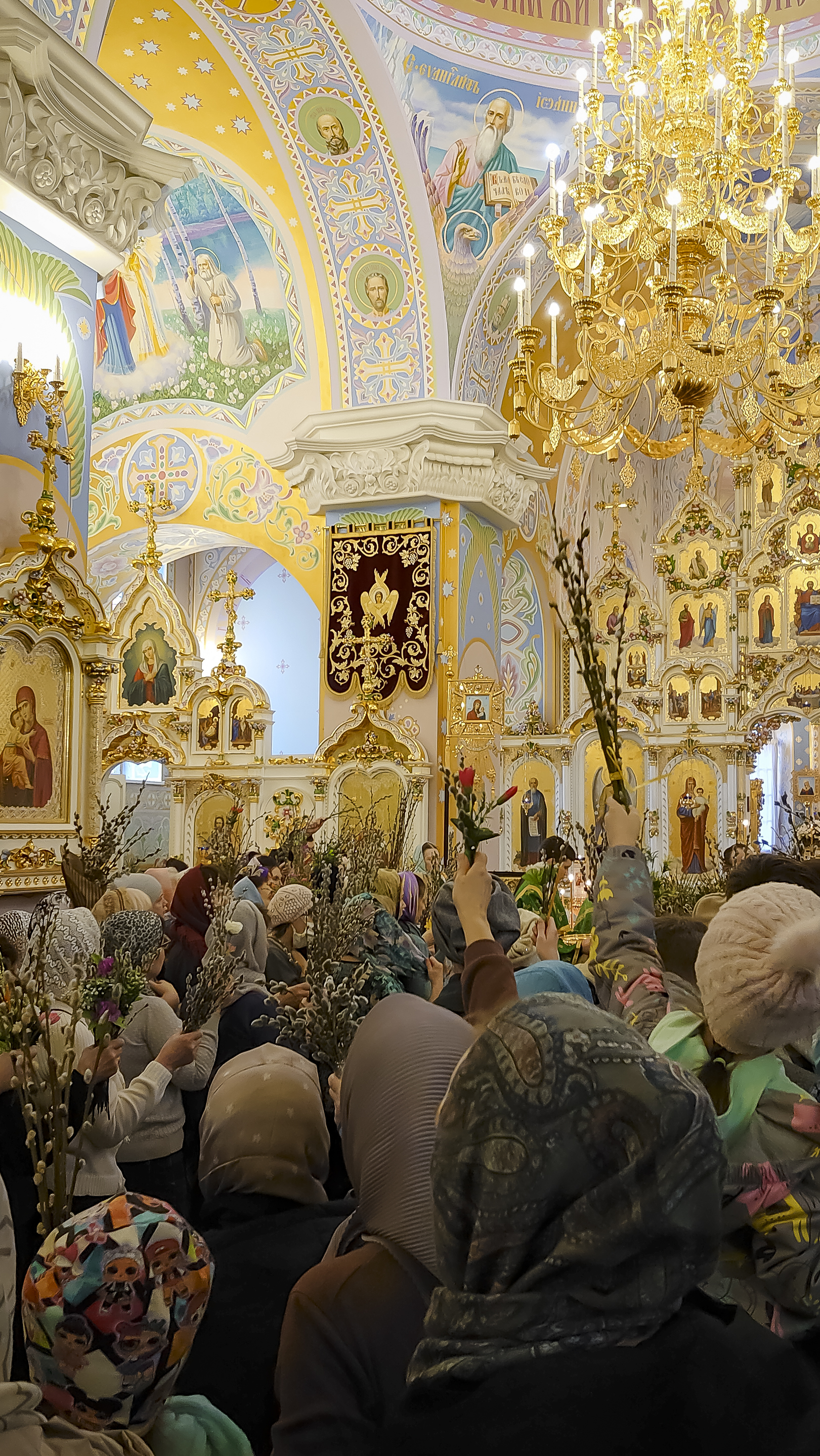 16_04_22. Освящение вербы. Храм имени Святого Преподобного Серафима Саровского. Екатеринбург .jpg