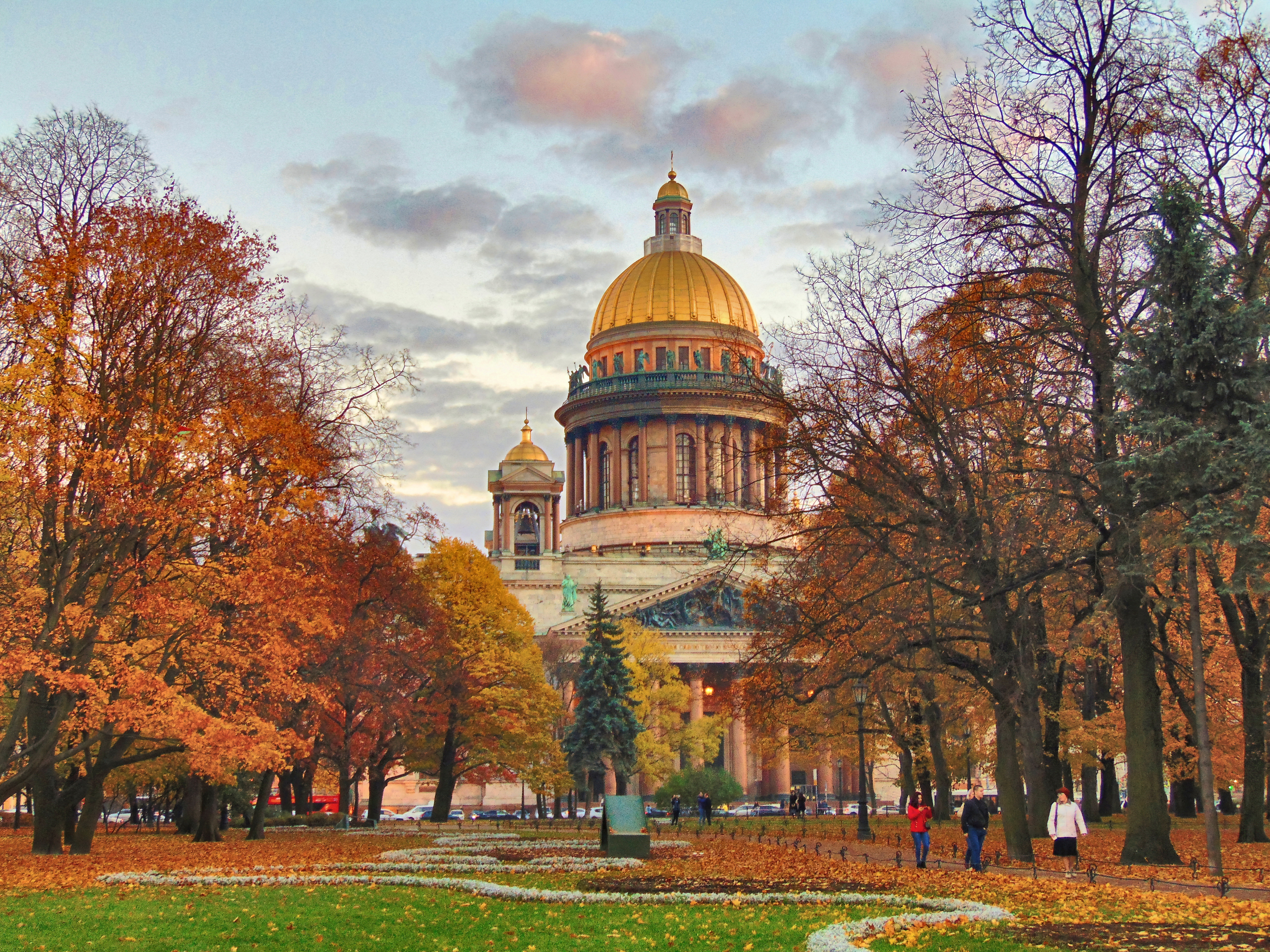Исаакиевский собор осенью