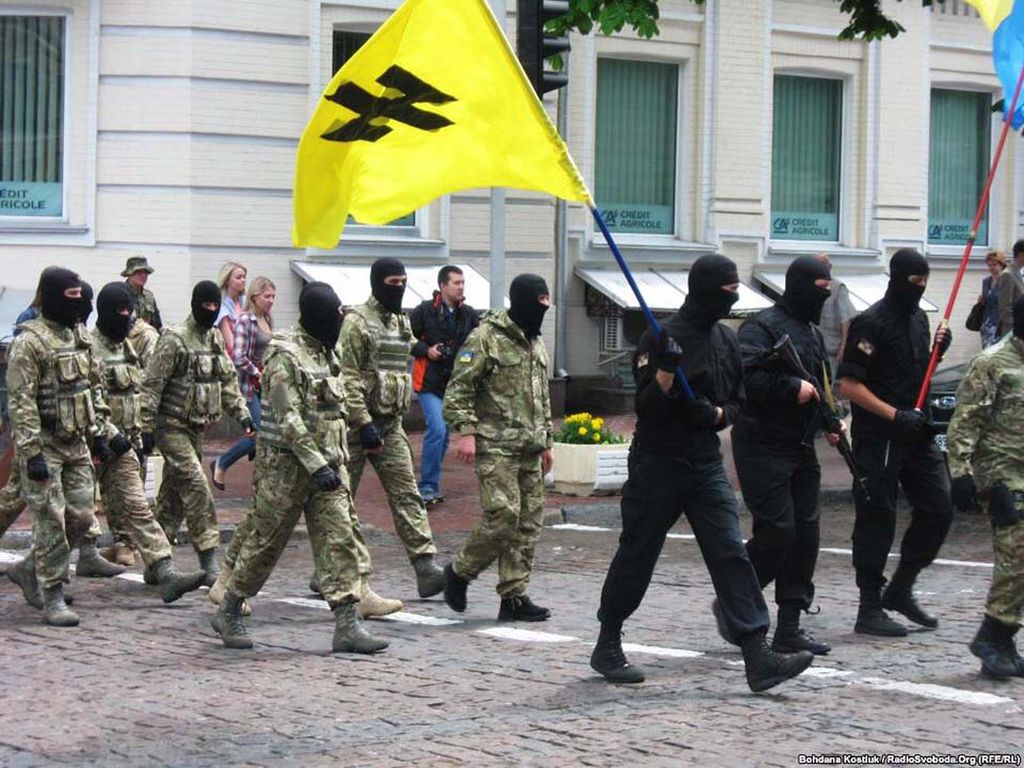 Боевики-батальона-«Азов»-устроили-массовые-беспорядки-в-центре-Киева.jpg